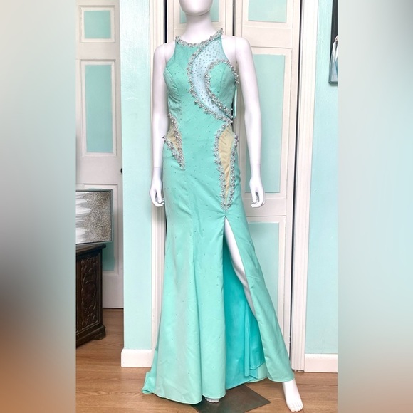 Size 6 Aqua Pastel Green Seafoam Slit fitted prom dress gown Unique Pearl work - Picture 1 of 5